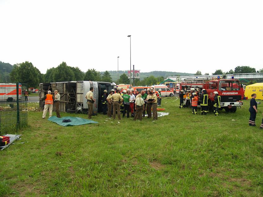 Schwerer Unfall mit Reisebus Lohmar Donrather Dreieck P368.JPG